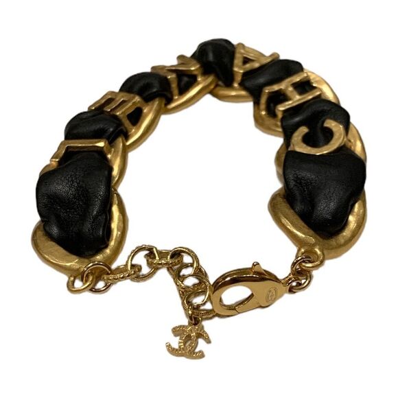 ❤️SOLD❤️2020 Chanel Metal & Lambskin Link Bracelet - Picture 4 of 9